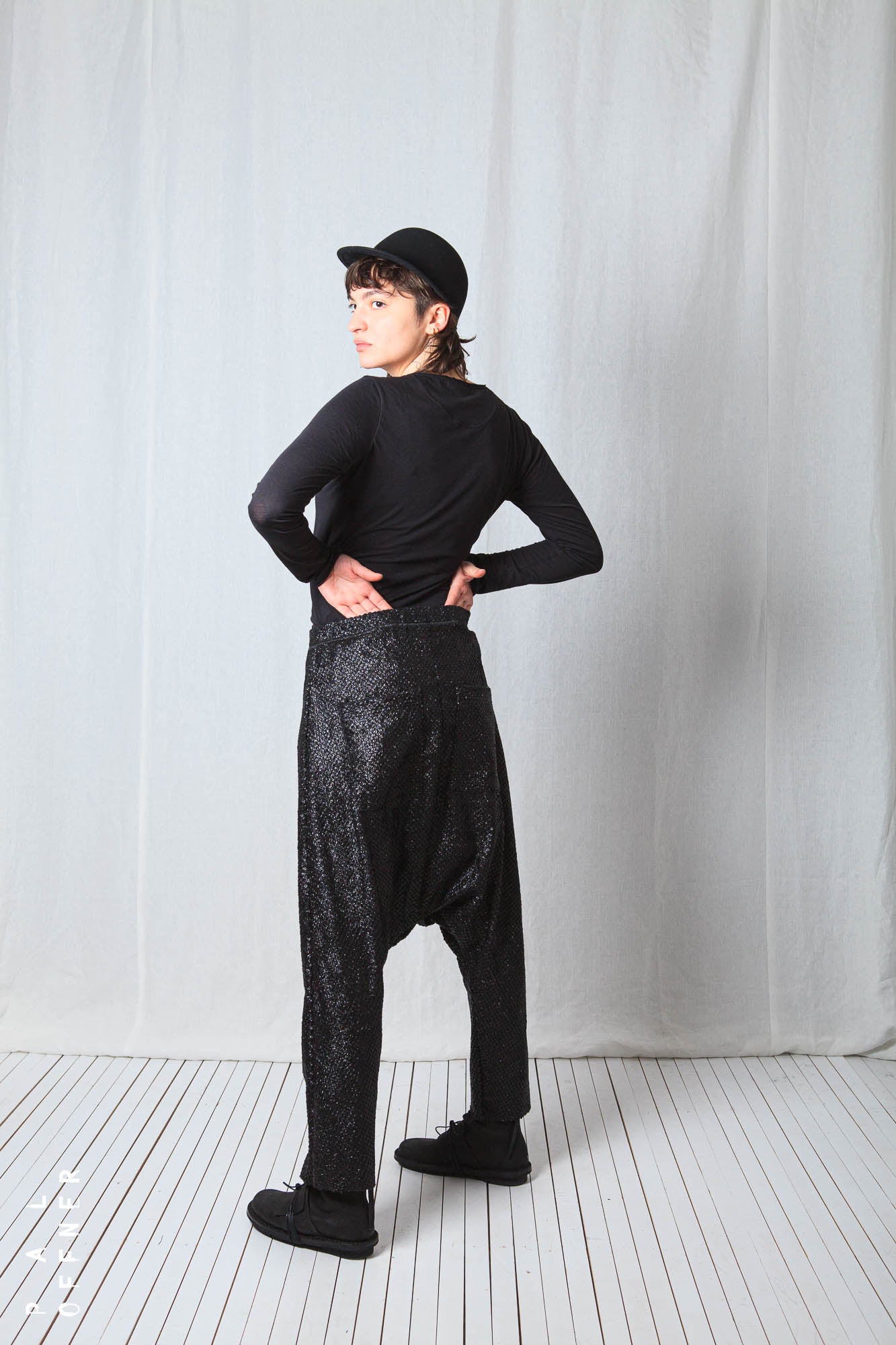 Loose Pull-On Trousers_Laminated Flake