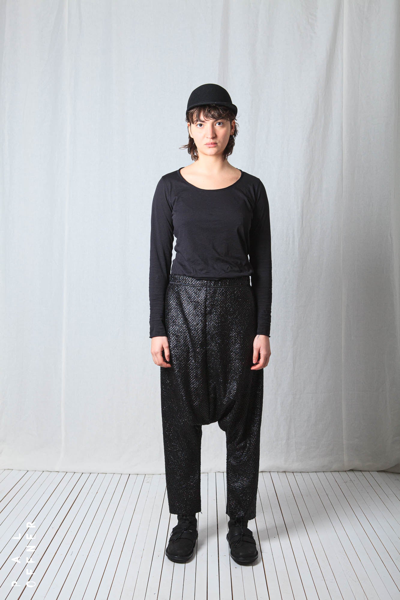 Loose Pull-On Trousers_Laminated Flake